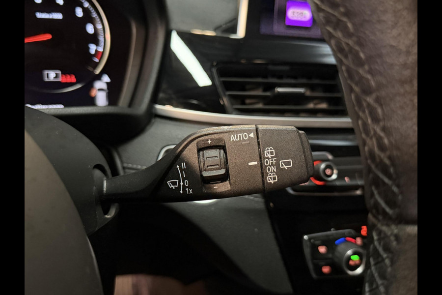 BMW X1 xDrive25e Executive xLine 18"/Keyless/Memory + stoelverwarming/Camera/Elektrische Klep/LED/DAB/Navigatie/PDC