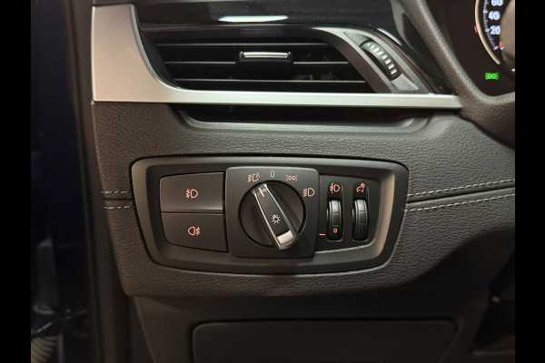 BMW X1 xDrive25e Executive xLine 18"/Keyless/Memory + stoelverwarming/Camera/Elektrische Klep/LED/DAB/Navigatie/PDC