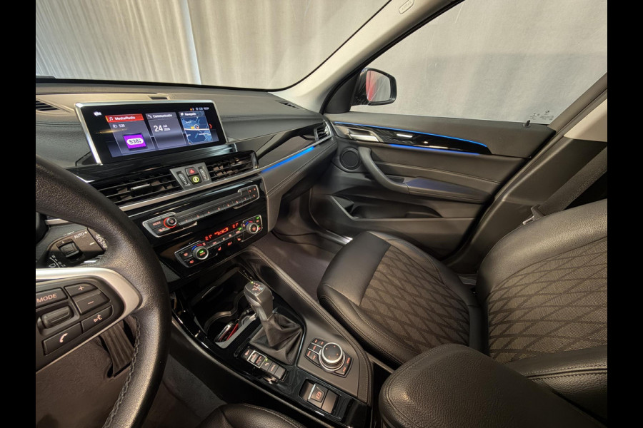 BMW X1 xDrive25e Executive xLine 18"/Keyless/Memory + stoelverwarming/Camera/Elektrische Klep/LED/DAB/Navigatie/PDC