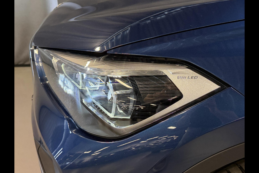 BMW X1 xDrive25e Executive xLine 18"/Keyless/Memory + stoelverwarming/Camera/Elektrische Klep/LED/DAB/Navigatie/PDC