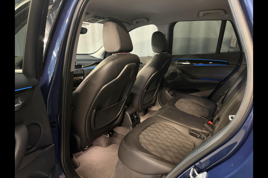 BMW X1 xDrive25e Executive xLine 18"/Keyless/Memory + stoelverwarming/Camera/Elektrische Klep/LED/DAB/Navigatie/PDC