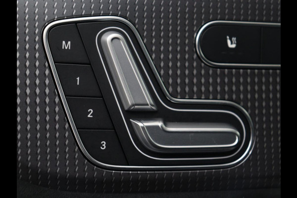 Mercedes-Benz EQA 250 Business Solution AMG 67 kWh | SOH 92.8% | Panoramadak | Head-up | Trekhaak | 360 camera | Adaptive cruise | Memory | Sfeerverlichting | Half Leder | Stoelverwarming | Carplay |