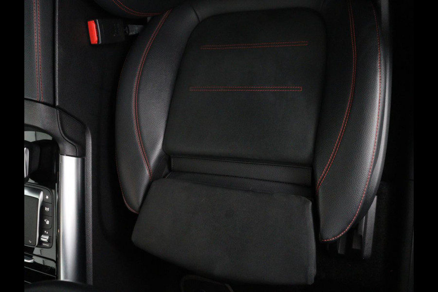 Mercedes-Benz EQA 250 Business Solution AMG 67 kWh | SOH 92.8% | Panoramadak | Head-up | Trekhaak | 360 camera | Adaptive cruise | Memory | Sfeerverlichting | Half Leder | Stoelverwarming | Carplay |