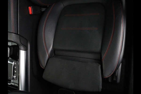 Mercedes-Benz EQA 250 Business Solution AMG 67 kWh | SOH 92.8% | Panoramadak | Head-up | Trekhaak | 360 camera | Adaptive cruise | Memory | Sfeerverlichting | Half Leder | Stoelverwarming | Carplay |