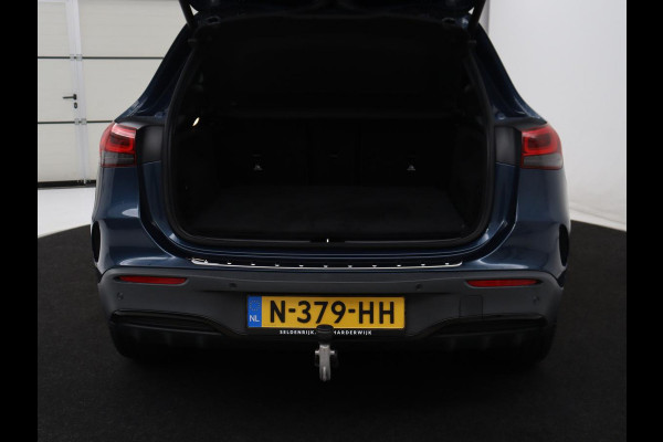 Mercedes-Benz EQA 250 Business Solution AMG 67 kWh | SOH 92.8% | Panoramadak | Head-up | Trekhaak | 360 camera | Adaptive cruise | Memory | Sfeerverlichting | Half Leder | Stoelverwarming | Carplay |