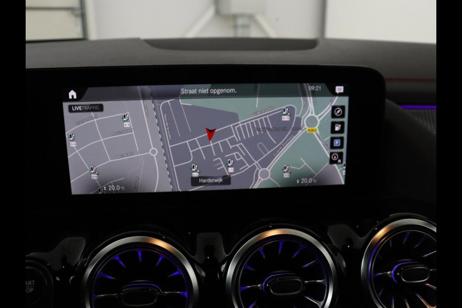 Mercedes-Benz EQA 250 Business Solution AMG 67 kWh | SOH 92.8% | Panoramadak | Head-up | Trekhaak | 360 camera | Adaptive cruise | Memory | Sfeerverlichting | Half Leder | Stoelverwarming | Carplay |