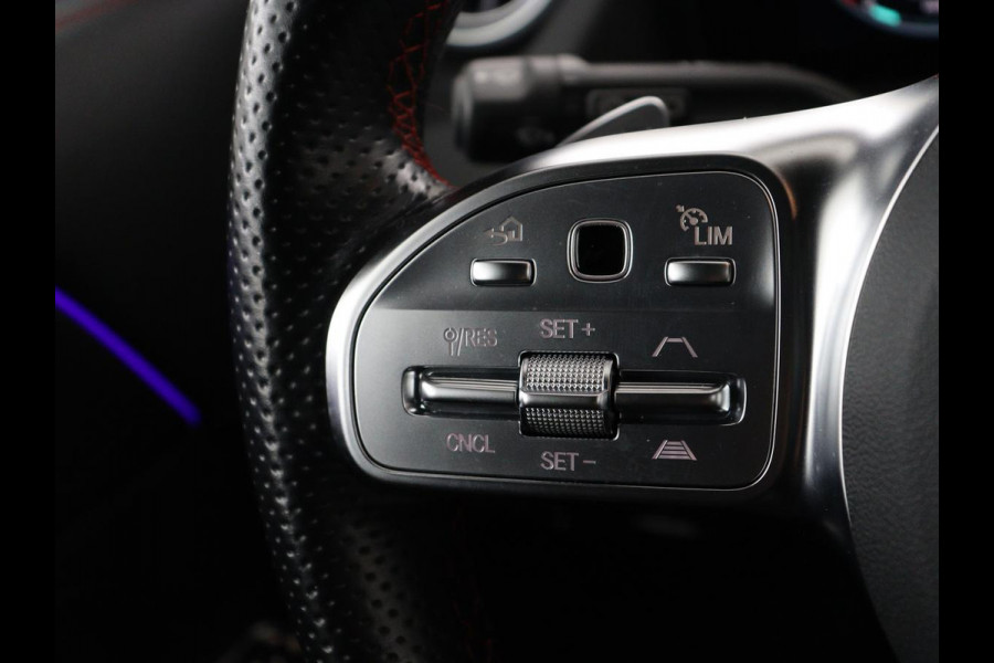 Mercedes-Benz EQA 250 Business Solution AMG 67 kWh | SOH 92.8% | Panoramadak | Head-up | Trekhaak | 360 camera | Adaptive cruise | Memory | Sfeerverlichting | Half Leder | Stoelverwarming | Carplay |