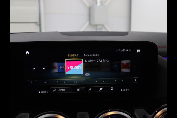 Mercedes-Benz EQA 250 Business Solution AMG 67 kWh | SOH 92.8% | Panoramadak | Head-up | Trekhaak | 360 camera | Adaptive cruise | Memory | Sfeerverlichting | Half Leder | Stoelverwarming | Carplay |