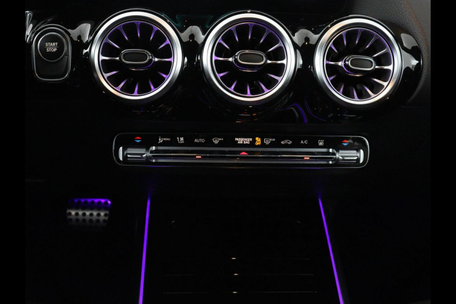 Mercedes-Benz EQA 250 Business Solution AMG 67 kWh | SOH 92.8% | Panoramadak | Head-up | Trekhaak | 360 camera | Adaptive cruise | Memory | Sfeerverlichting | Half Leder | Stoelverwarming | Carplay |