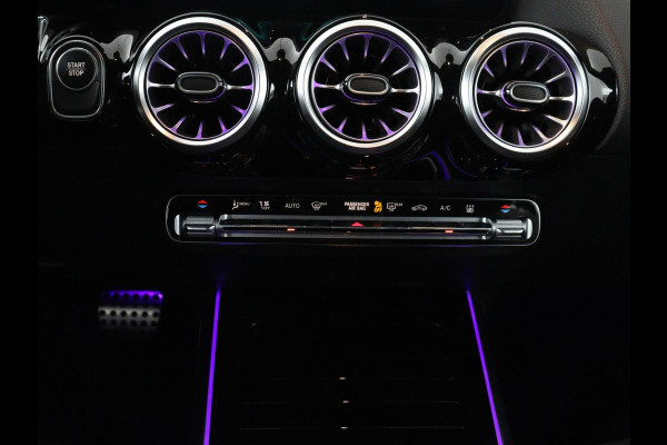 Mercedes-Benz EQA 250 Business Solution AMG 67 kWh | SOH 92.8% | Panoramadak | Head-up | Trekhaak | 360 camera | Adaptive cruise | Memory | Sfeerverlichting | Half Leder | Stoelverwarming | Carplay |