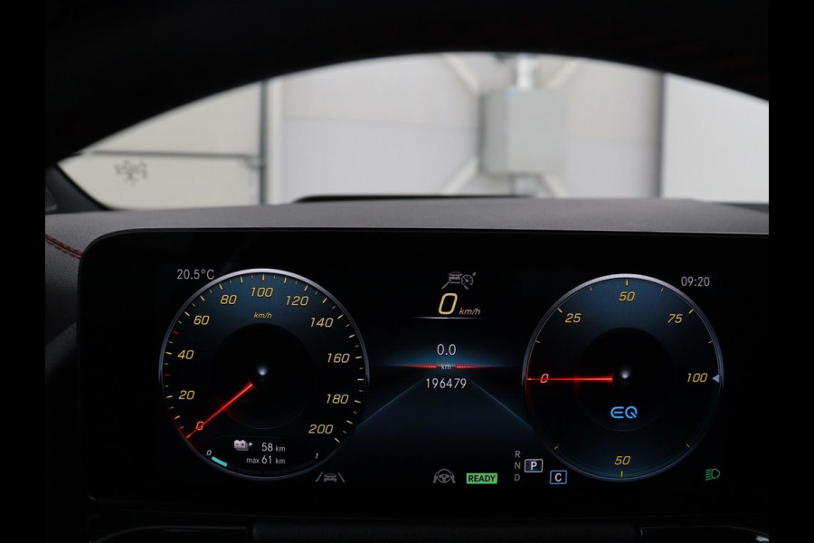 Mercedes-Benz EQA 250 Business Solution AMG 67 kWh | SOH 92.8% | Panoramadak | Head-up | Trekhaak | 360 camera | Adaptive cruise | Memory | Sfeerverlichting | Half Leder | Stoelverwarming | Carplay |