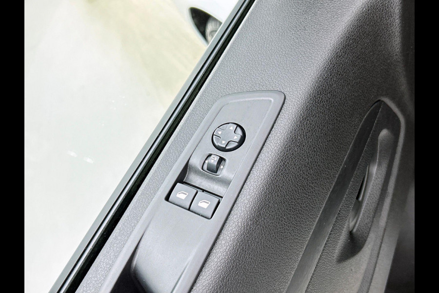 Opel Vivaro 1.5 Diesel 120 S&S L3 Apple Carplay /  Android Auto Parkeersensoren V+A Trekhaak Camera Navigatie Cruise Control LED koplampen houten afwerking laadruimte