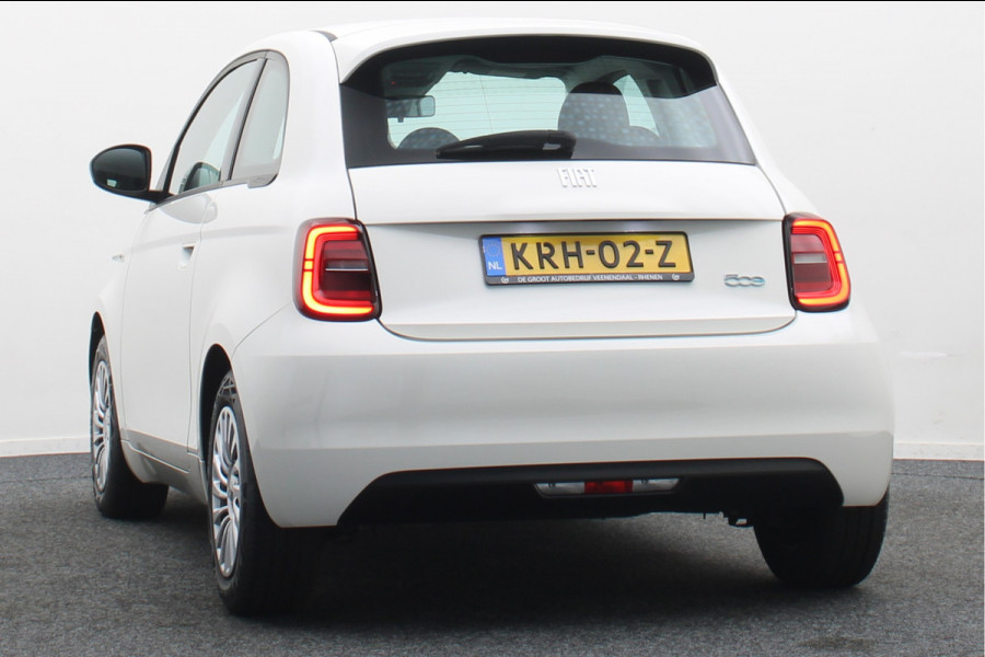 Fiat 500E Icon 42 kWh Virtual Cockpit, Cruise, Apple Carplay, Lane Assist, Climate, DAB, LED, 16''