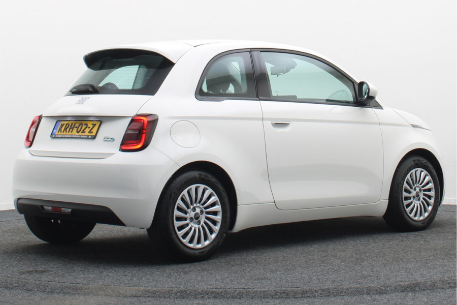 Fiat 500E Icon 42 kWh Virtual Cockpit, Cruise, Apple Carplay, Lane Assist, Climate, DAB, LED, 16''