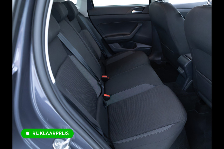 Volkswagen Polo 1.0 TSI Business Edition Automaat | Camera | Cruise | PDC V+A | Airco | App-connect Privacy glas, Grootlicht assistent, Digitaal dashboard, 15 inch LMV
