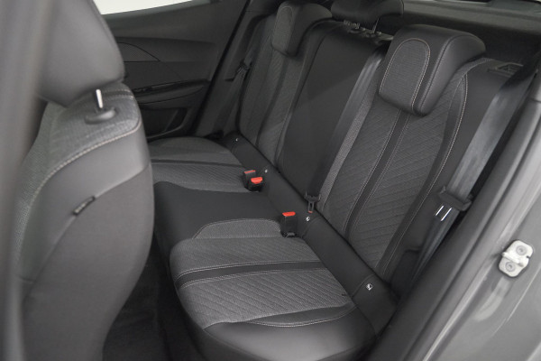 Peugeot 2008 PureTech 130 EAT8 Allure | 360 Camera | Adaptieve Cruise Control | Keyless | Dodehoekdetectie
