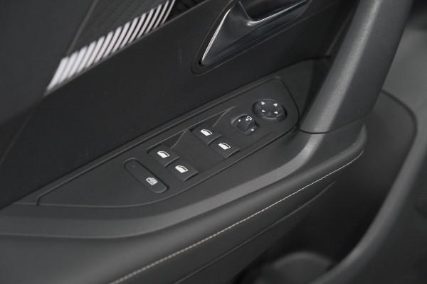 Peugeot 2008 PureTech 130 EAT8 Allure | 360 Camera | Adaptieve Cruise Control | Keyless | Dodehoekdetectie