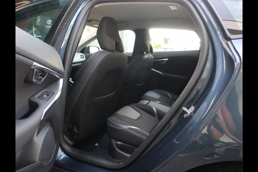 Volvo V40 2.0 T2 Momentum Navi /Stoelverw / Trekhaak / Climate / Handgesch Goed onderhouden