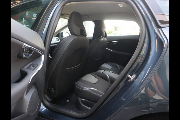 Volvo V40 2.0 T2 Momentum Navi /Stoelverw / Trekhaak / Climate / Handgesch Goed onderhouden