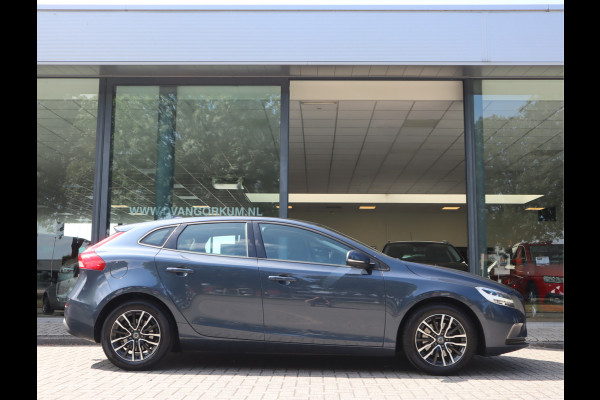 Volvo V40 2.0 T2 Momentum Navi /Stoelverw / Trekhaak / Climate / Handgesch Goed onderhouden