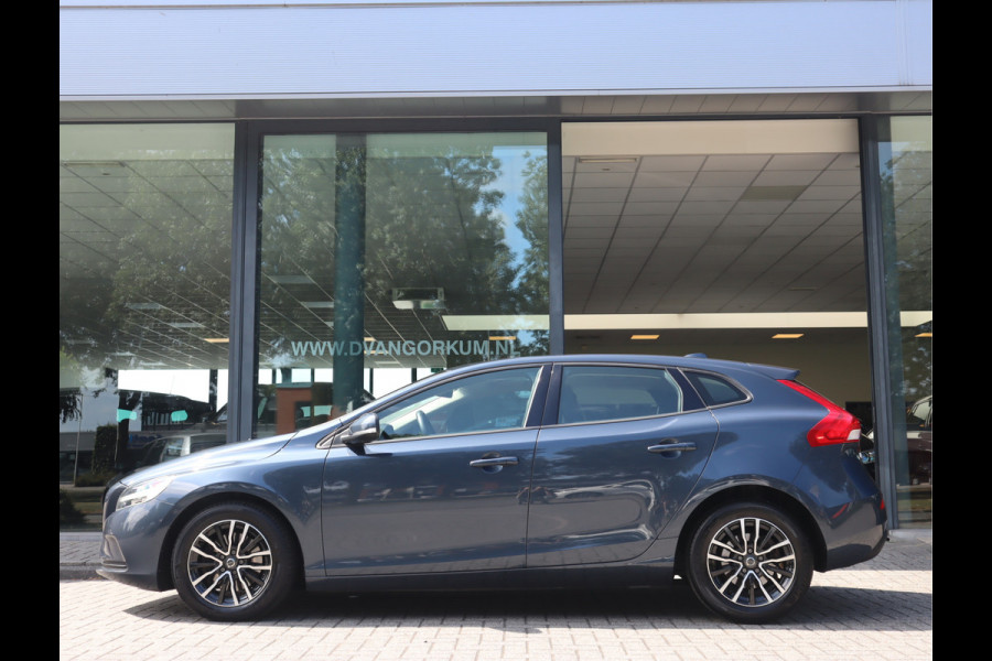 Volvo V40 2.0 T2 Momentum Navi /Stoelverw / Trekhaak / Climate / Handgesch Goed onderhouden