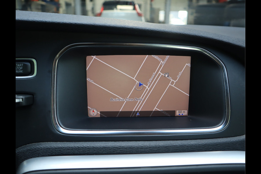 Volvo V40 2.0 T2 Momentum Navi /Stoelverw / Trekhaak / Climate / Handgesch Goed onderhouden