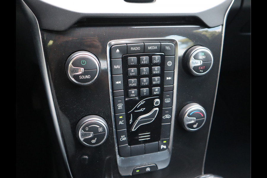 Volvo V40 2.0 T2 Momentum Navi /Stoelverw / Trekhaak / Climate / Handgesch Goed onderhouden