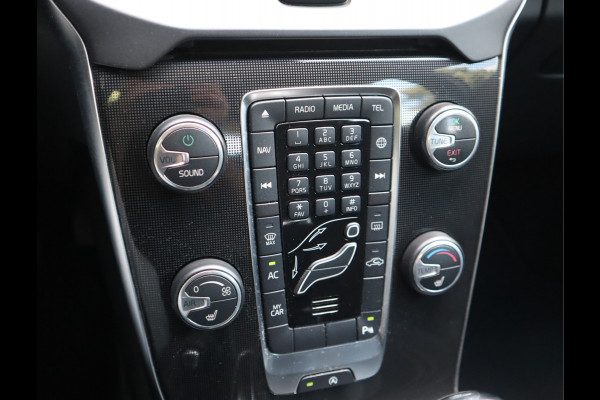 Volvo V40 2.0 T2 Momentum Navi /Stoelverw / Trekhaak / Climate / Handgesch Goed onderhouden