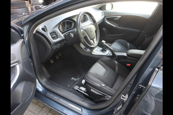 Volvo V40 2.0 T2 Momentum Navi /Stoelverw / Trekhaak / Climate / Handgesch Goed onderhouden