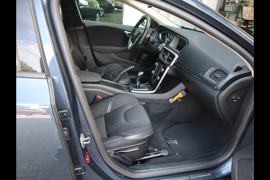 Volvo V40 2.0 T2 Momentum Navi /Stoelverw / Trekhaak / Climate / Handgesch Goed onderhouden