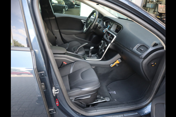 Volvo V40 2.0 T2 Momentum Navi /Stoelverw / Trekhaak / Climate / Handgesch Goed onderhouden