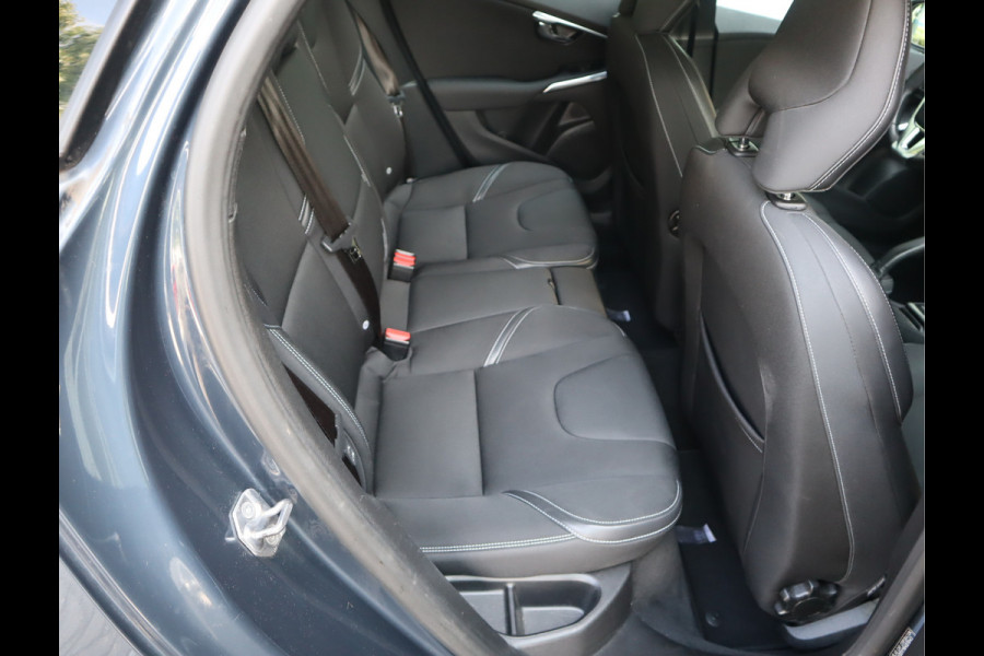 Volvo V40 2.0 T2 Momentum Navi /Stoelverw / Trekhaak / Climate / Handgesch Goed onderhouden
