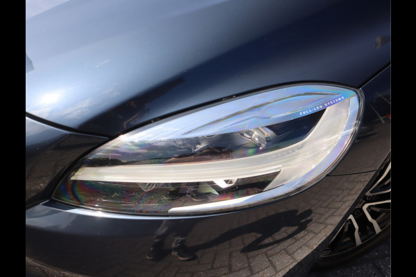 Volvo V40 2.0 T2 Momentum Navi /Stoelverw / Trekhaak / Climate / Handgesch Goed onderhouden