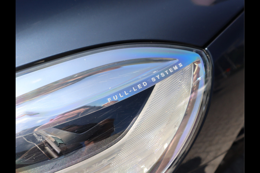 Volvo V40 2.0 T2 Momentum Navi /Stoelverw / Trekhaak / Climate / Handgesch Goed onderhouden