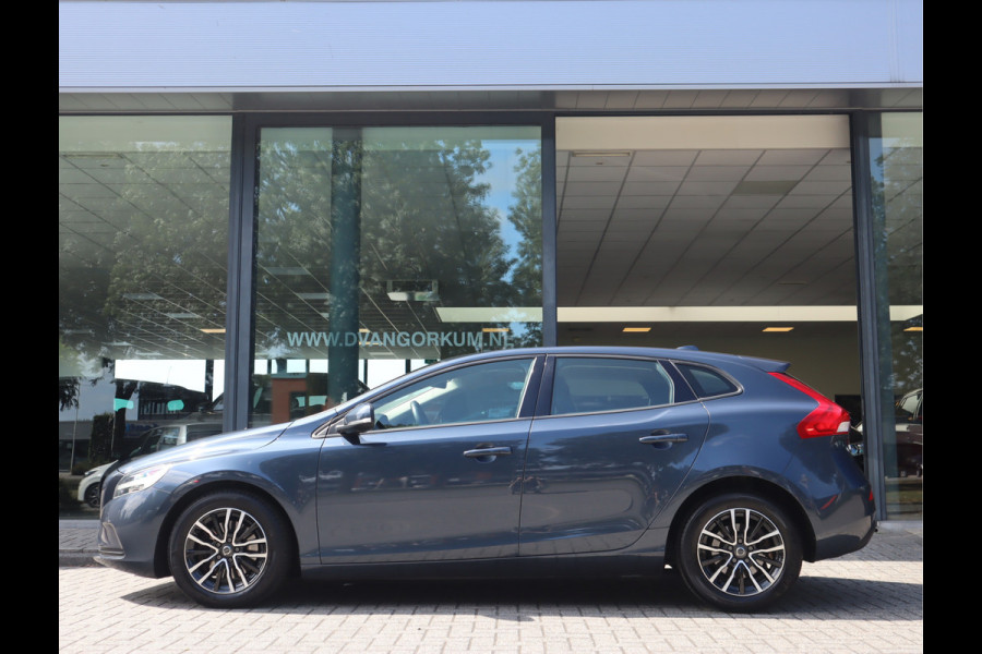 Volvo V40 2.0 T2 Momentum Navi /Stoelverw / Trekhaak / Climate / Handgesch Goed onderhouden