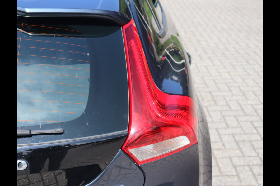 Volvo V40 2.0 T2 Momentum Navi /Stoelverw / Trekhaak / Climate / Handgesch Goed onderhouden