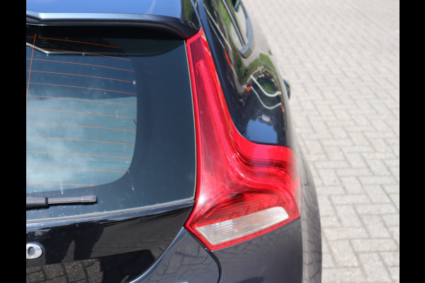 Volvo V40 2.0 T2 Momentum Navi /Stoelverw / Trekhaak / Climate / Handgesch Goed onderhouden