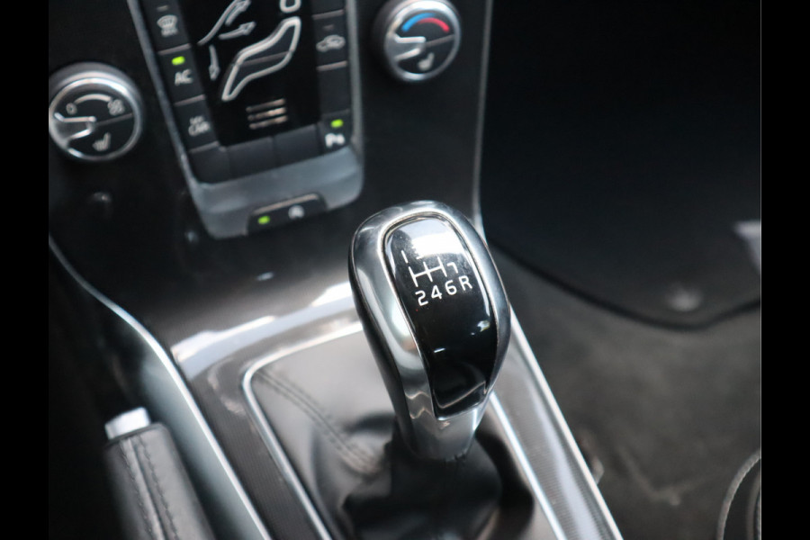 Volvo V40 2.0 T2 Momentum Navi /Stoelverw / Trekhaak / Climate / Handgesch Goed onderhouden
