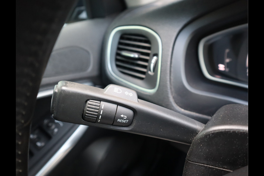 Volvo V40 2.0 T2 Momentum Navi /Stoelverw / Trekhaak / Climate / Handgesch Goed onderhouden