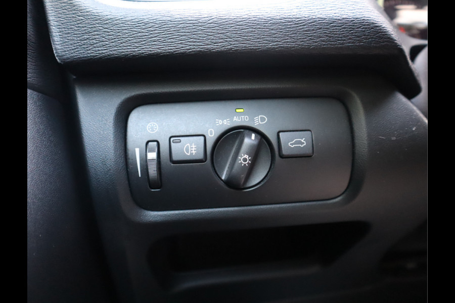 Volvo V40 2.0 T2 Momentum Navi /Stoelverw / Trekhaak / Climate / Handgesch Goed onderhouden