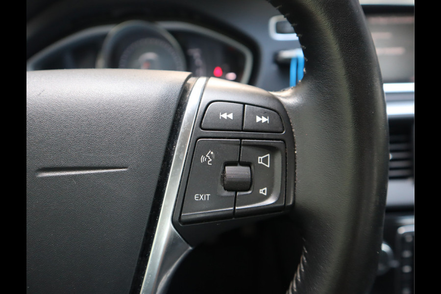 Volvo V40 2.0 T2 Momentum Navi /Stoelverw / Trekhaak / Climate / Handgesch Goed onderhouden