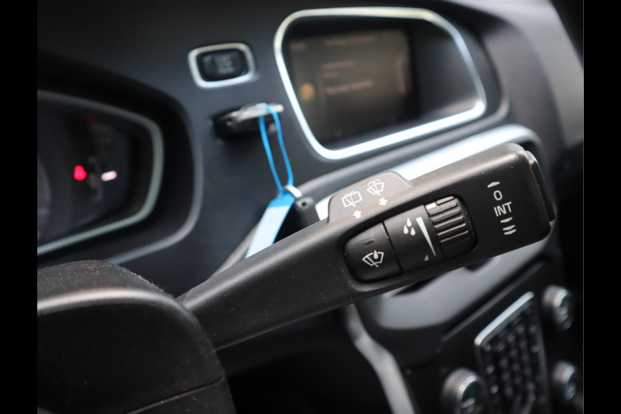 Volvo V40 2.0 T2 Momentum Navi /Stoelverw / Trekhaak / Climate / Handgesch Goed onderhouden