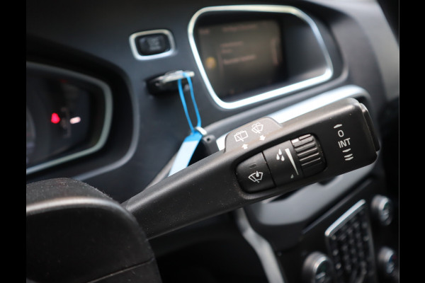 Volvo V40 2.0 T2 Momentum Navi /Stoelverw / Trekhaak / Climate / Handgesch Goed onderhouden