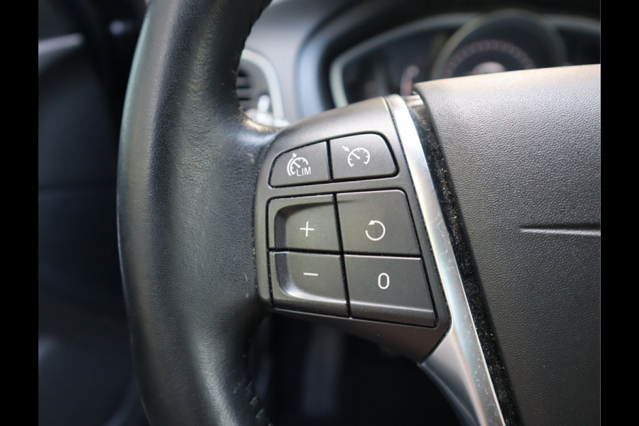 Volvo V40 2.0 T2 Momentum Navi /Stoelverw / Trekhaak / Climate / Handgesch Goed onderhouden