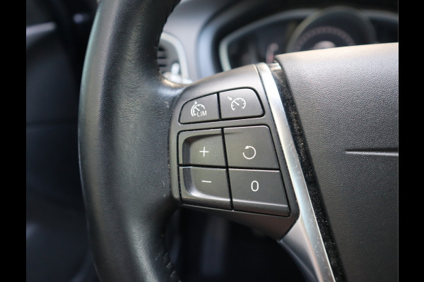 Volvo V40 2.0 T2 Momentum Navi /Stoelverw / Trekhaak / Climate / Handgesch Goed onderhouden