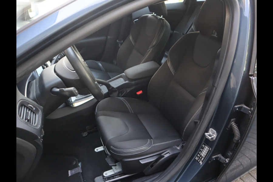 Volvo V40 2.0 T2 Momentum Navi /Stoelverw / Trekhaak / Climate / Handgesch Goed onderhouden
