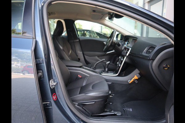 Volvo V40 2.0 T2 Momentum Navi /Stoelverw / Trekhaak / Climate / Handgesch Goed onderhouden