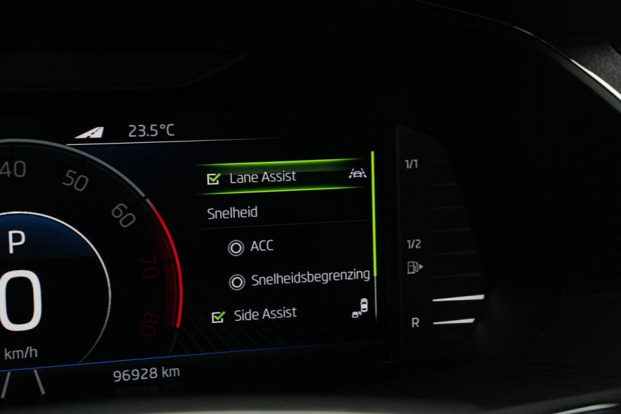 Škoda Superb Combi 1.4 iV Sportline Panoramadak Canton 360 Camera Keyless Dab+ Side Assist Leder Alcantara Stoelverwarming