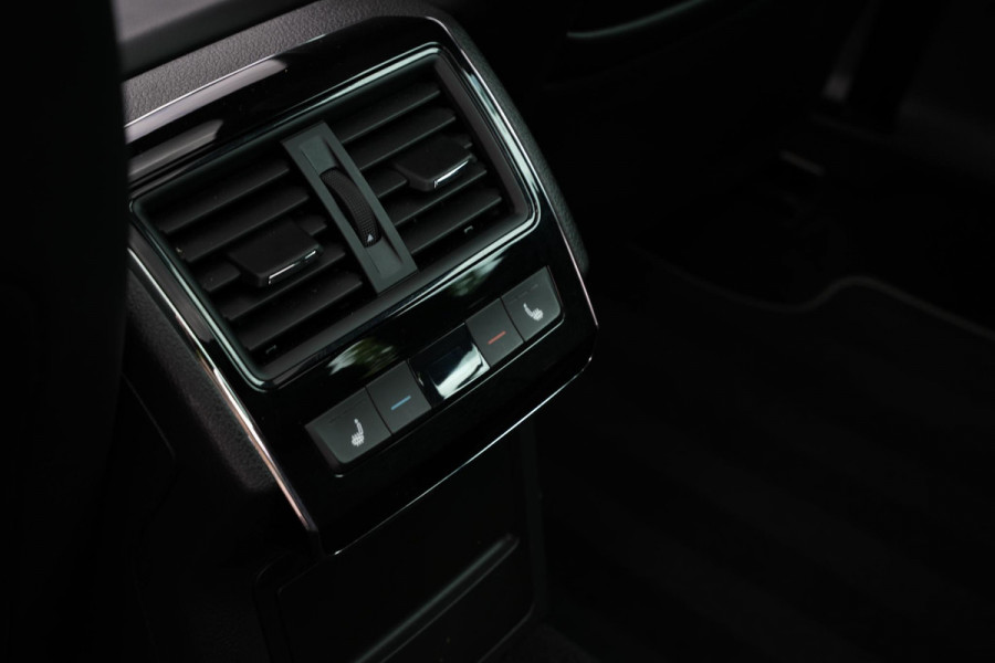 Škoda Superb Combi 1.4 iV Sportline Panoramadak Canton 360 Camera Keyless Dab+ Side Assist Leder Alcantara Stoelverwarming