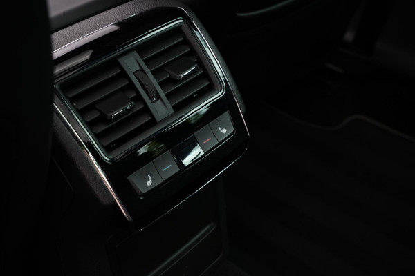Škoda Superb Combi 1.4 iV Sportline Panoramadak Canton 360 Camera Keyless Dab+ Side Assist Leder Alcantara Stoelverwarming